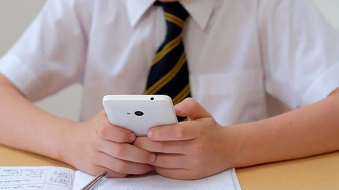 স্কুলে স্মার্টফোন নিষিদ্ধের পরামর্শ জাতিসংঘের