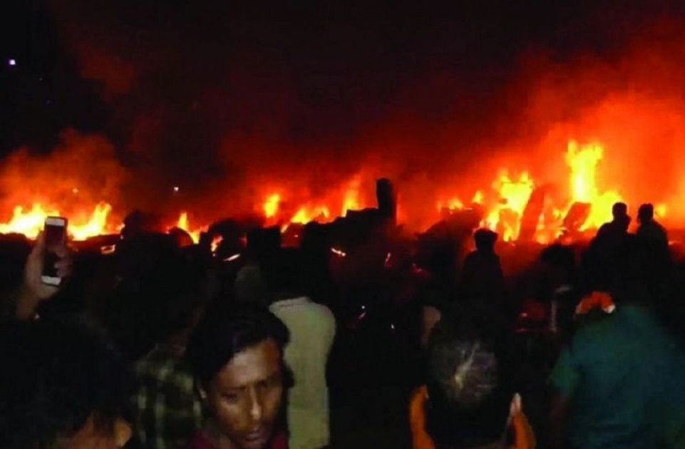 উত্তরার কাঁচাবাজারে আগুন