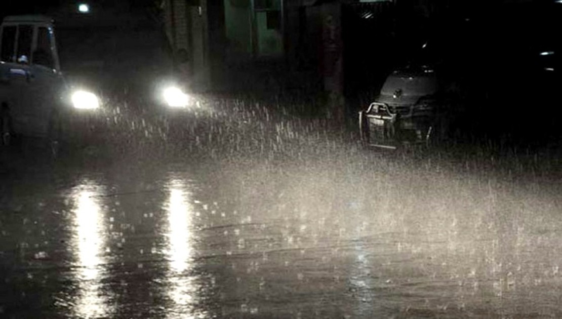 রাজধানীসহ বিভিন্ন এলাকায় ঝড় ও শিলাবৃষ্টি