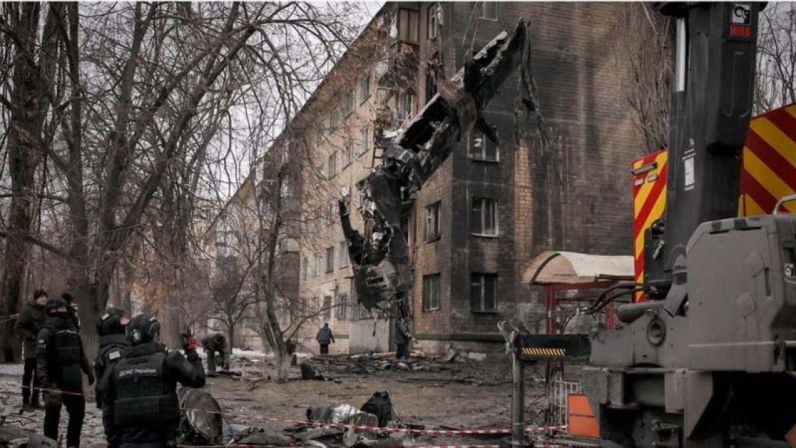 রাশিয়ার ইউক্রেনে ক্ষেপণাস্ত্র হামলা, নিহত ১৭