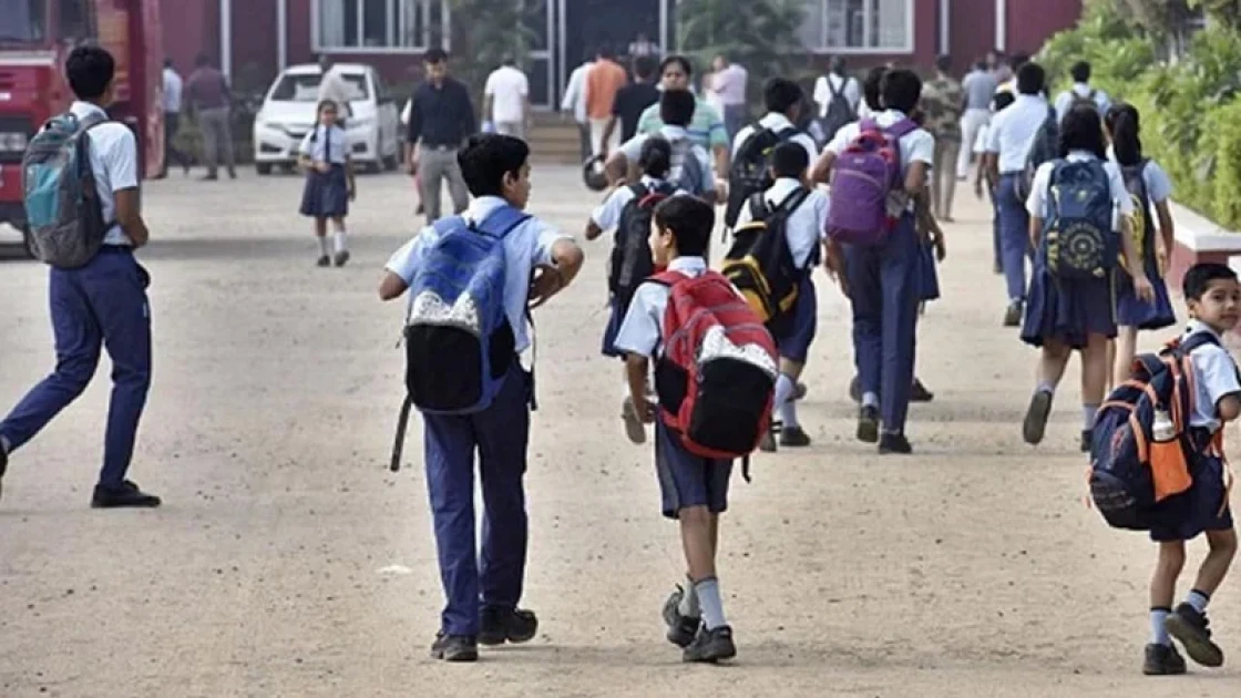 তীব্র তাপপ্রবাহের মধ্যে খুললো শিক্ষাপ্রতিষ্ঠান, মেনে চলতে হবে যেসব নির্দেশনা