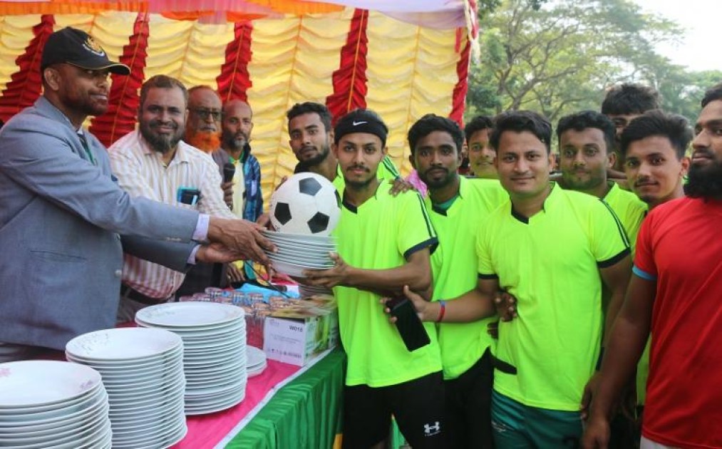 ভোলার পরানগঞ্জে ফুটবল প্রতিযোগিতা ও পুরস্কার বিতরণী অনুষ্ঠিত