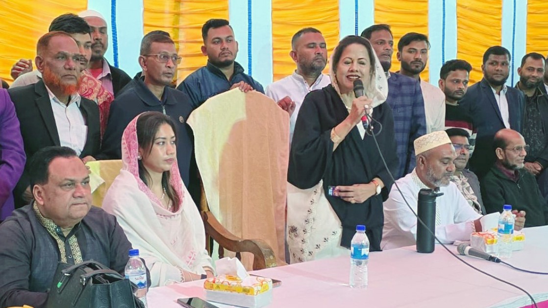 ভোলার বোরহানউদ্দিনে ধানের শীষের পক্ষে প্রচারণা চালাচ্ছেন মাফরুজা সুলতানা